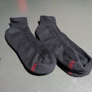 (2) Ct Mens Hanes Black Socks NWOT